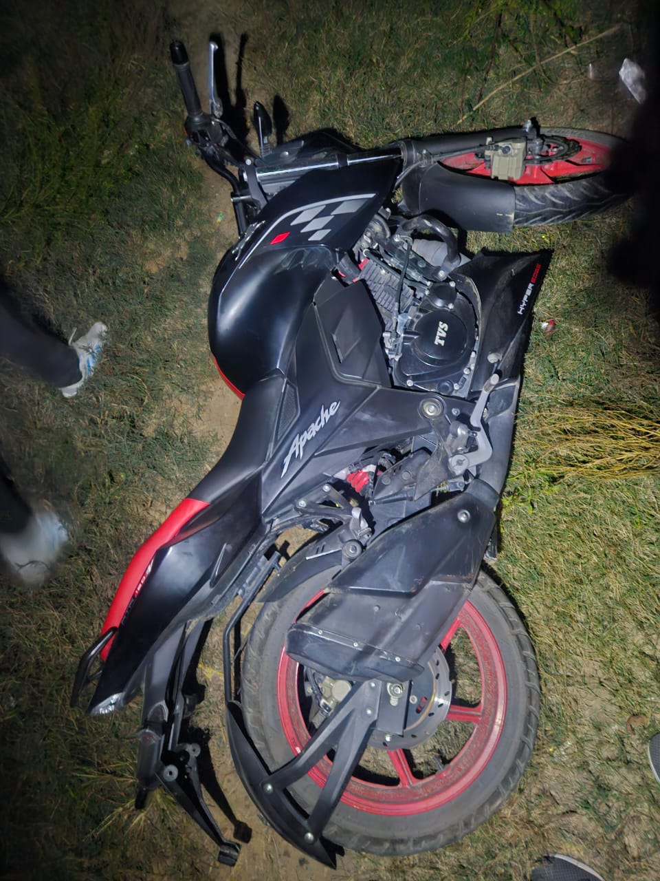 छपिया पुलिस ने लुटेरे को मुठभेड़ में किया गिरफ्तार दो बदमाशों के पैर में लगी गोली*