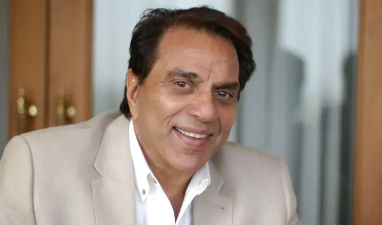 ईशा देओल ने धर्मेंद्र की मौत की अफवाहों को बताया झूठ – कहा पापा ठीक हैं और रिकवरी कर रहे हैं”