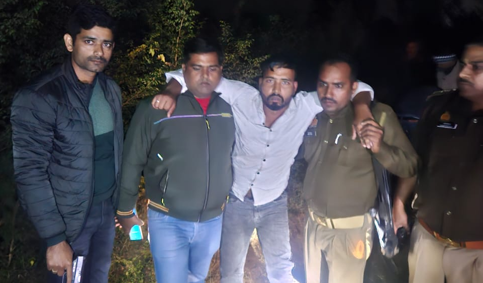 छपिया पुलिस ने लुटेरे को मुठभेड़ में किया गिरफ्तार दो बदमाशों के पैर में लगी गोली*